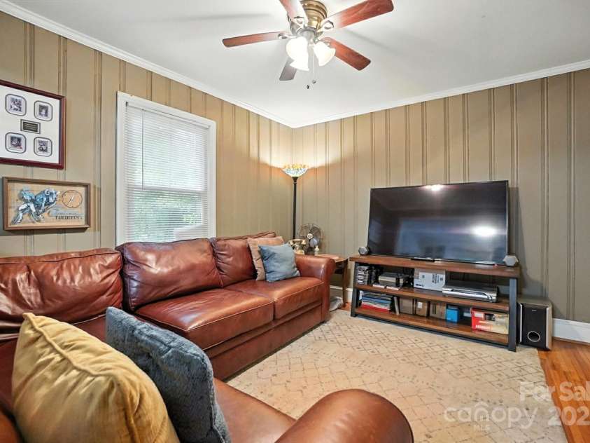 4044 Sheffield Drive, Charlotte, NC 28205.  MLS# CAR4291227, YatesRealty ID 32492. 