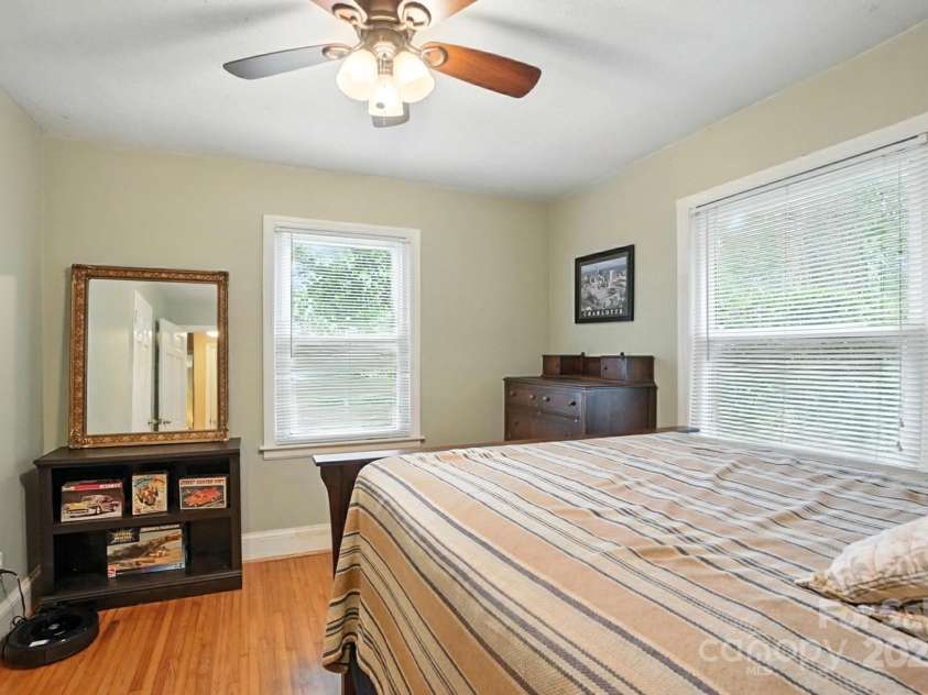 4044 Sheffield Drive, Charlotte, NC 28205.  MLS# CAR4291227, YatesRealty ID 32492. 
