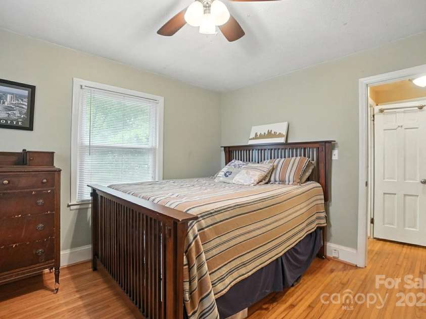 4044 Sheffield Drive, Charlotte, NC 28205.  MLS# CAR4291227, YatesRealty ID 32492. 