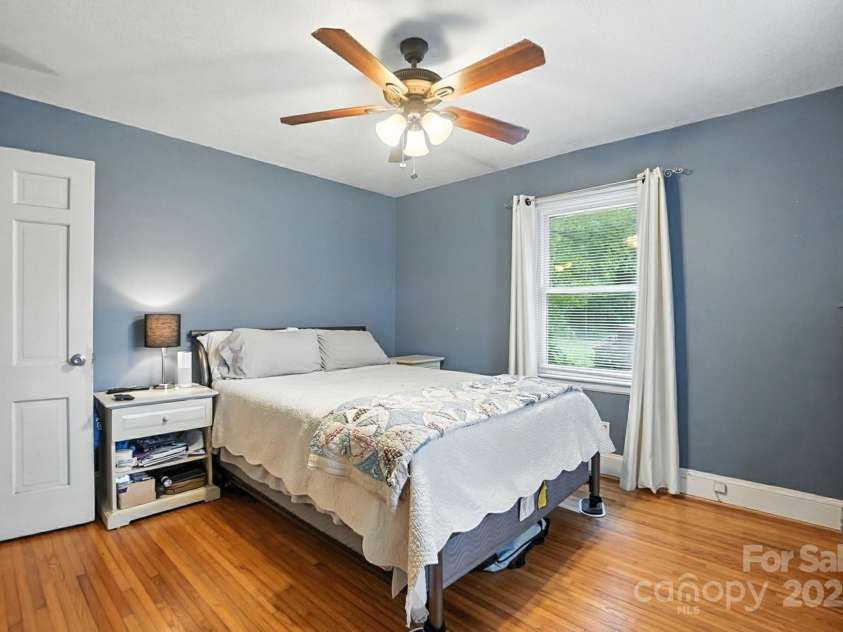 4044 Sheffield Drive, Charlotte, NC 28205.  MLS# CAR4291227, YatesRealty ID 32492. 