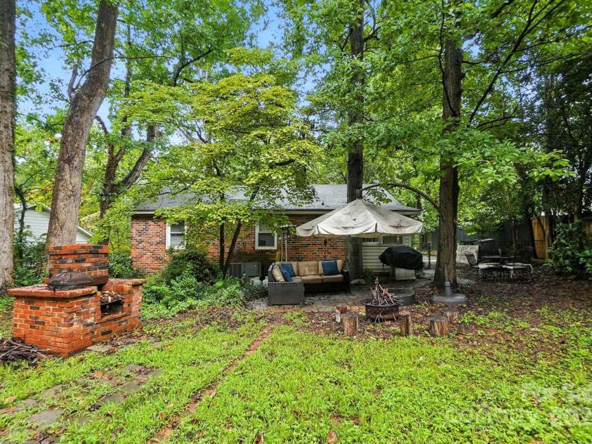 4044 Sheffield Drive, Charlotte, NC 28205.  MLS# CAR4291227, YatesRealty ID 32492. 