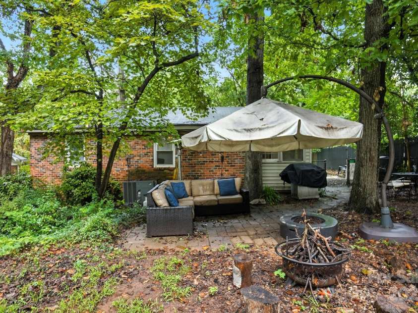 4044 Sheffield Drive, Charlotte, NC 28205.  MLS# CAR4291227, YatesRealty ID 32492. 