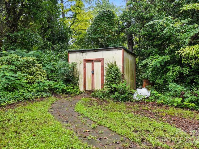 4044 Sheffield Drive, Charlotte, NC 28205.  MLS# CAR4291227, YatesRealty ID 32492. 
