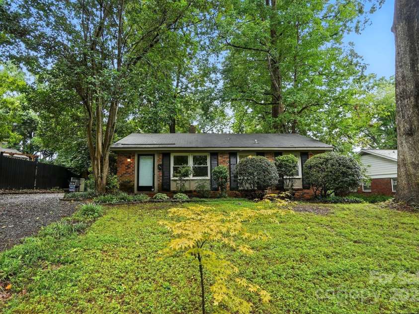 4044 Sheffield Drive, Charlotte, NC 28205.  MLS# CAR4291227, YatesRealty ID 32492. 