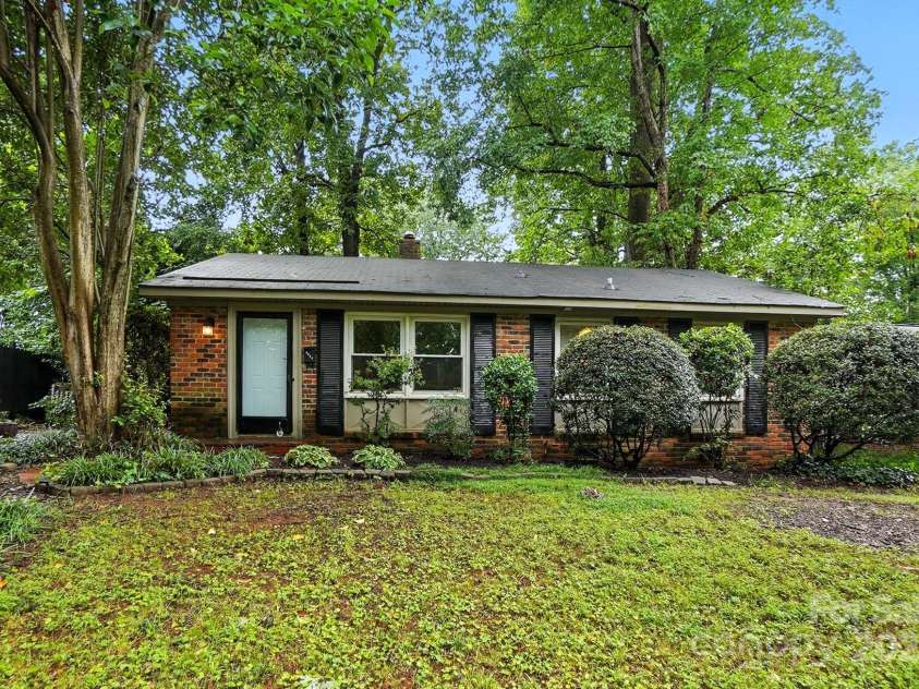4044 Sheffield Drive, Charlotte, NC 28205.  MLS# CAR4291227, YatesRealty ID 32492. 