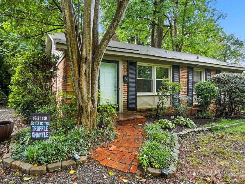 4044 Sheffield Drive, Charlotte, NC 28205.  MLS# CAR4291227, YatesRealty ID 32492. 