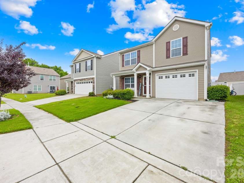 2611 Idared Drive, Dallas, NC 28034.  MLS# CAR4382685, YatesRealty ID 32493. 