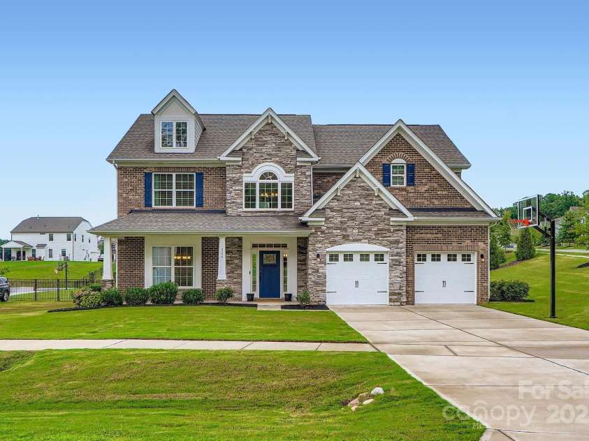 204 Bouchard Drive, Waxhaw, NC 28173.  MLS# CAR4288282, YatesRealty ID 32494. 