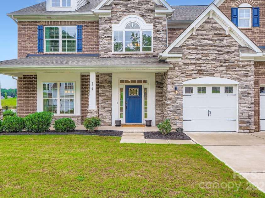 204 Bouchard Drive, Waxhaw, NC 28173.  MLS# CAR4288282, YatesRealty ID 32494. 
