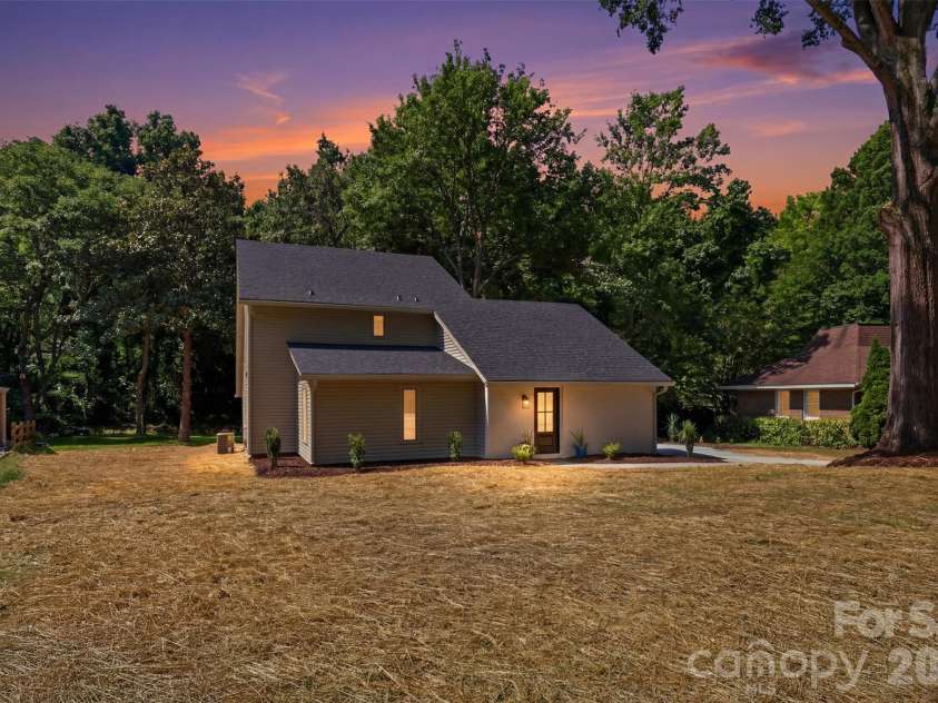 5908 Mcnair Road, Charlotte, NC 28212.  MLS# CAR4392527, YatesRealty ID 32494. 