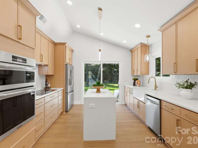 5908 Mcnair Road, Charlotte, NC 28212.  MLS# CAR4392527, YatesRealty ID 32494. 