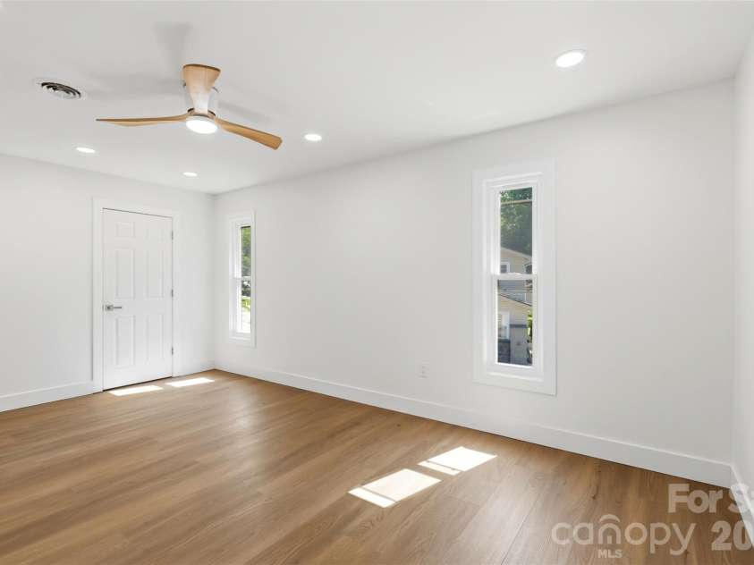 5908 Mcnair Road, Charlotte, NC 28212.  MLS# CAR4392527, YatesRealty ID 32494. 