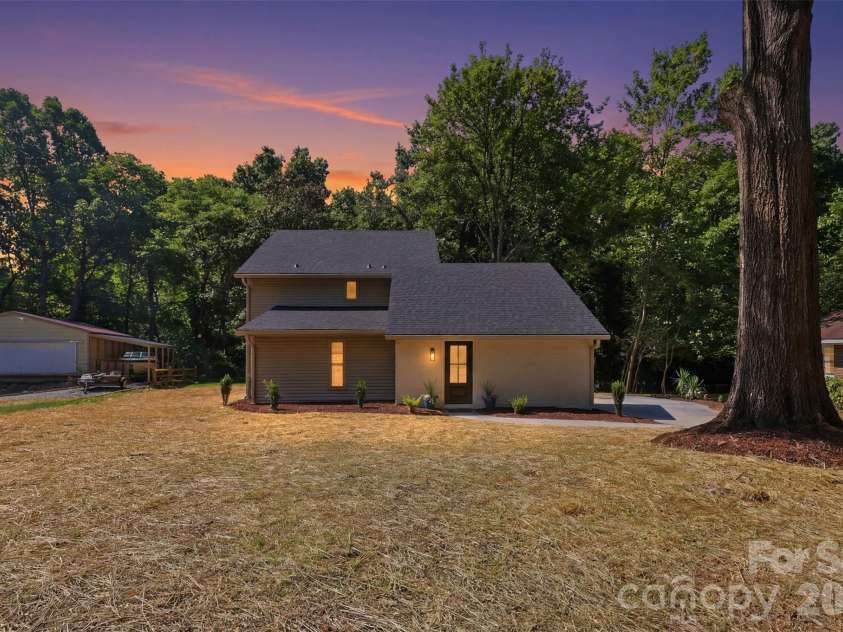 5908 Mcnair Road, Charlotte, NC 28212.  MLS# CAR4392527, YatesRealty ID 32494. 