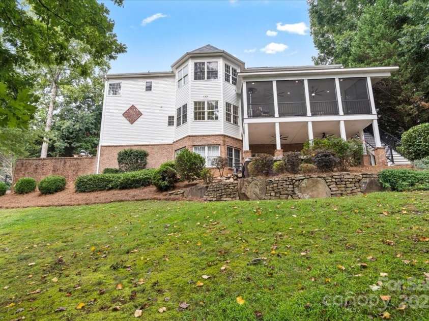 124 Sienna Lane, Mooresville, NC 28117.  MLS# CAR4289151, YatesRealty ID 32495. 