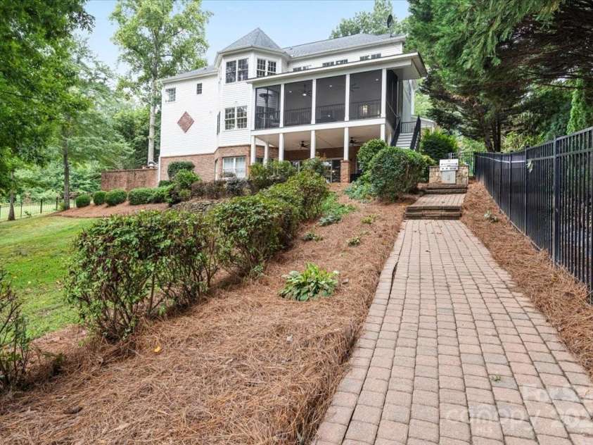 124 Sienna Lane, Mooresville, NC 28117.  MLS# CAR4289151, YatesRealty ID 32495. 