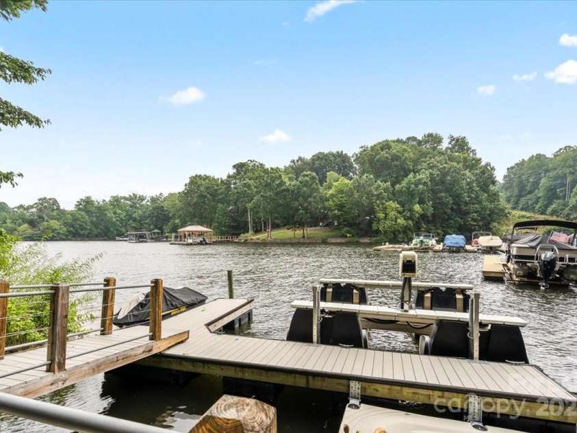 124 Sienna Lane, Mooresville, NC 28117.  MLS# CAR4289151, YatesRealty ID 32495. 