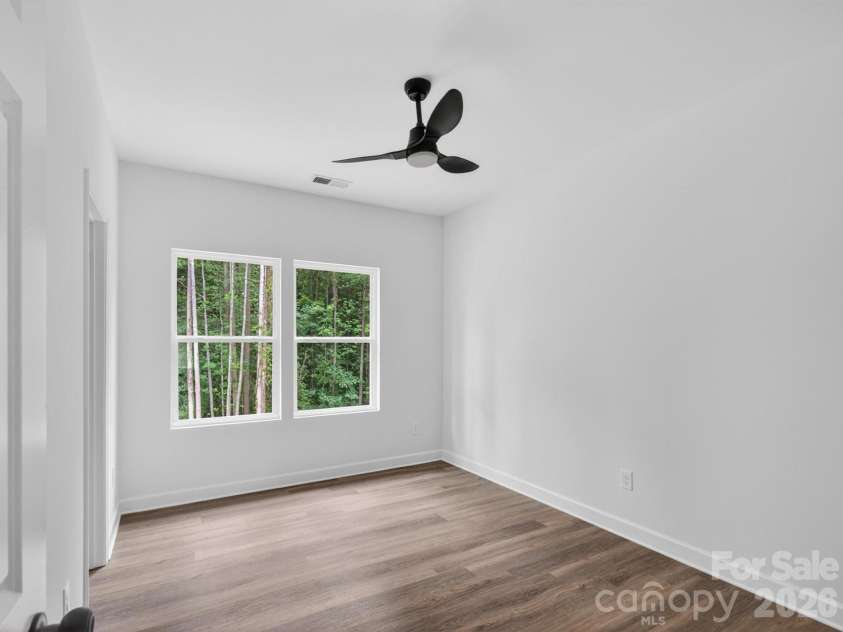 417 8th street Drive, Hickory, NC 28602.  MLS# CAR4393188, YatesRealty ID 32495. 