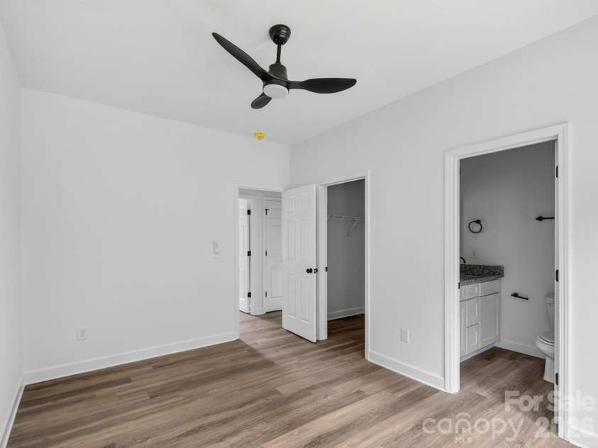 417 8th street Drive, Hickory, NC 28602.  MLS# CAR4393188, YatesRealty ID 32495. 