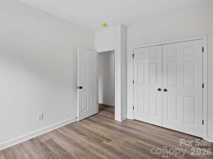 417 8th street Drive, Hickory, NC 28602.  MLS# CAR4393188, YatesRealty ID 32495. 