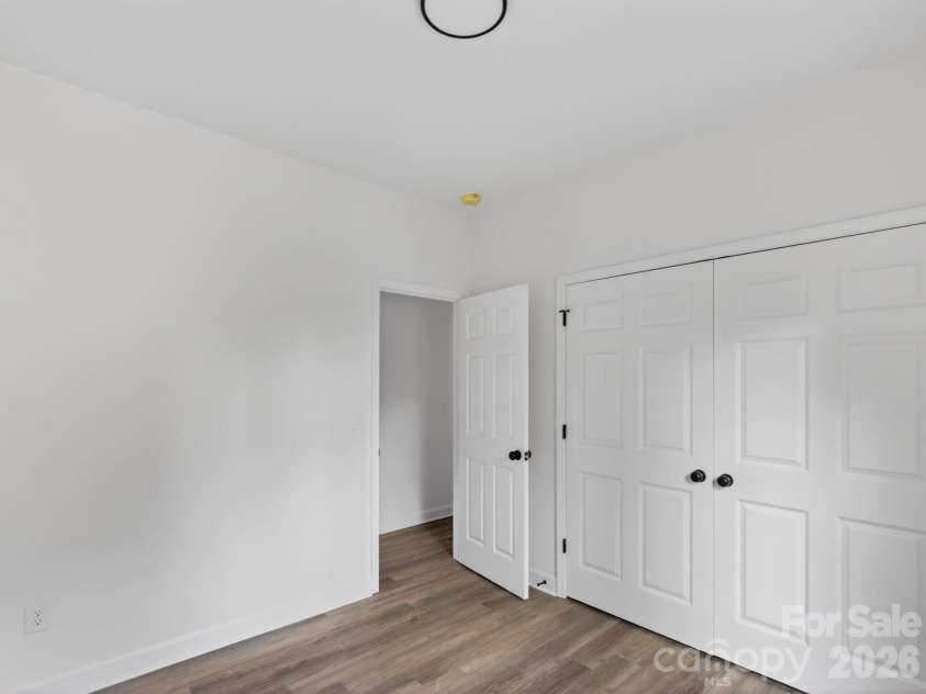 417 8th street Drive, Hickory, NC 28602.  MLS# CAR4393188, YatesRealty ID 32495. 
