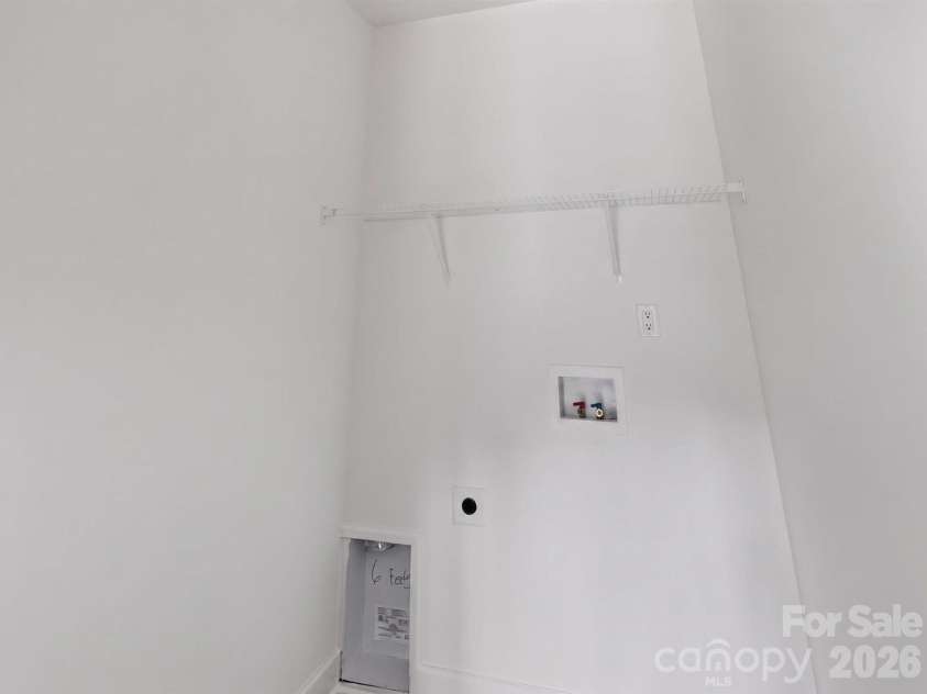 417 8th street Drive, Hickory, NC 28602.  MLS# CAR4393188, YatesRealty ID 32495. 