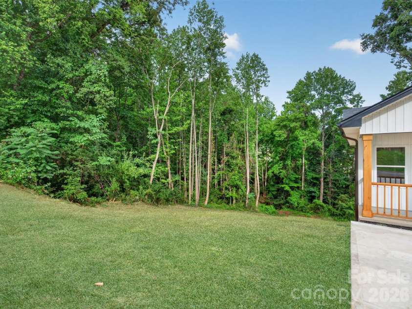 417 8th street Drive, Hickory, NC 28602.  MLS# CAR4393188, YatesRealty ID 32495. 