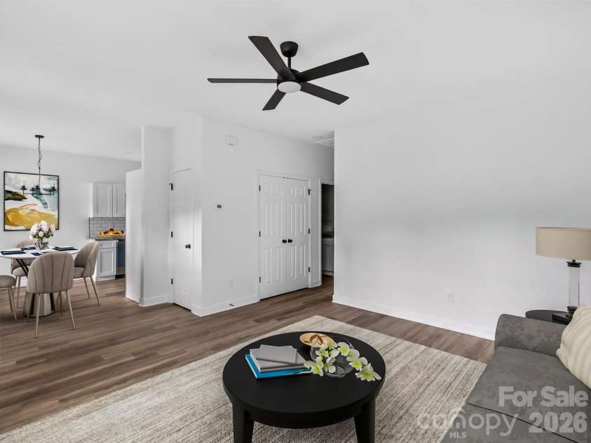 417 8th street Drive, Hickory, NC 28602.  MLS# CAR4393188, YatesRealty ID 32495. 
