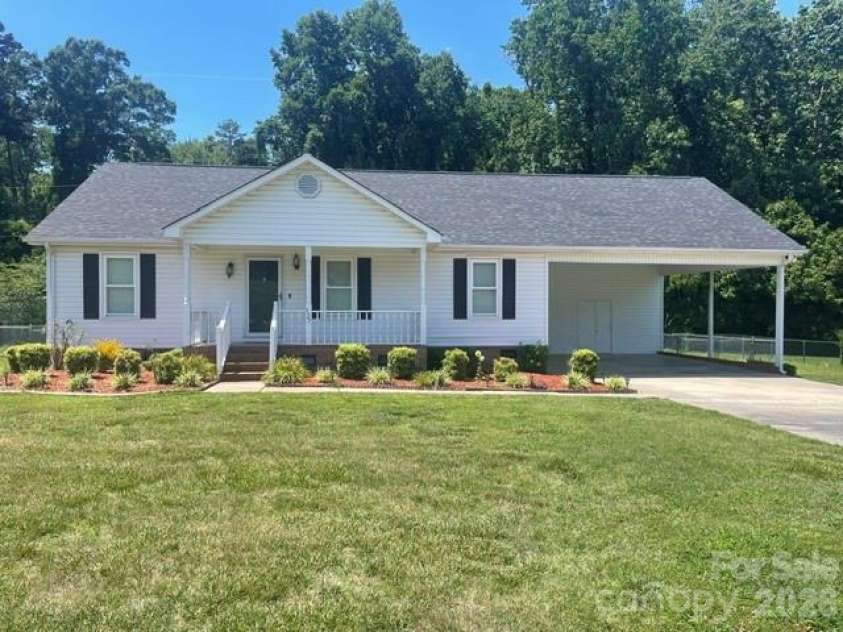 127 Old Airport Road, Concord, NC 28025.  MLS# CAR4395828, YatesRealty ID 32496. 