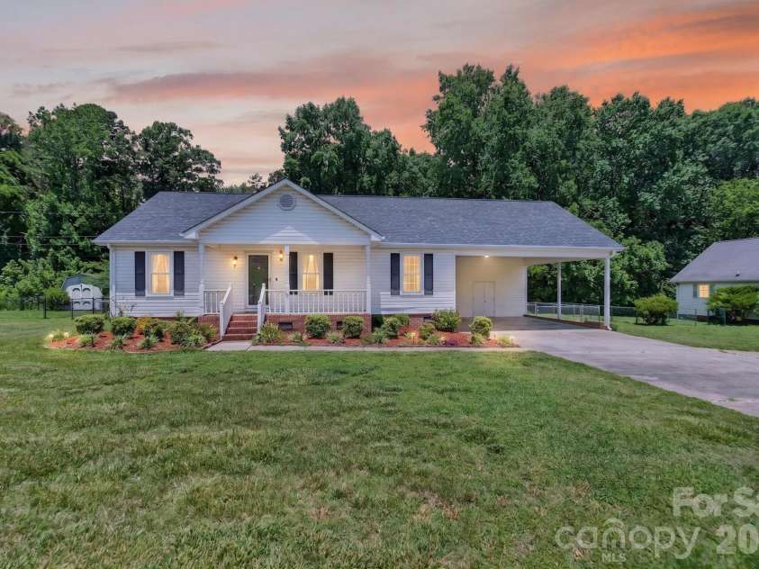 127 Old Airport Road, Concord, NC 28025.  MLS# CAR4395828, YatesRealty ID 32496. 