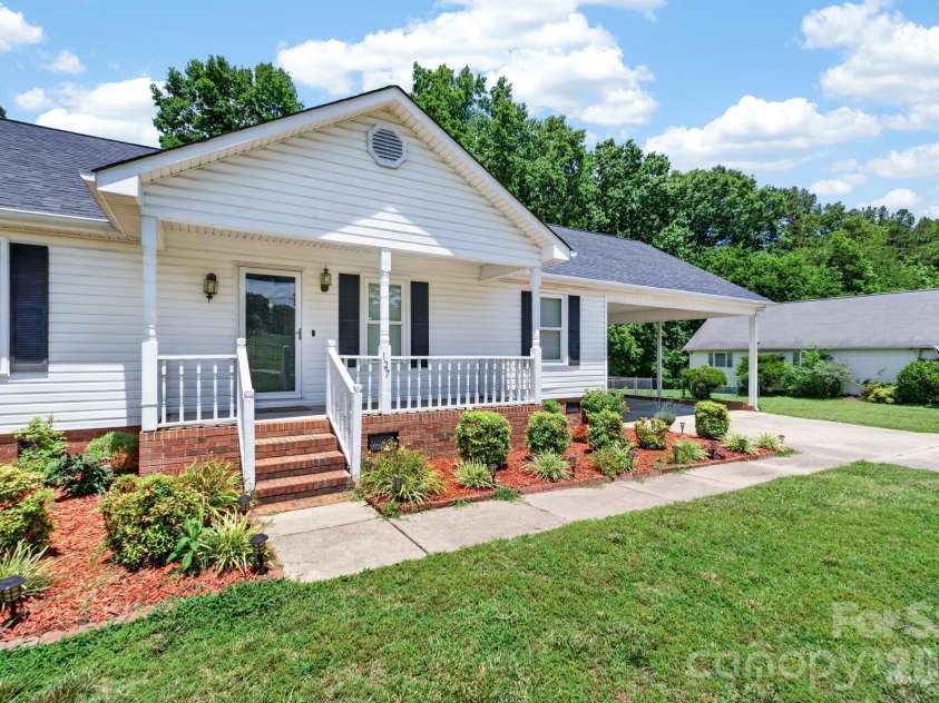 127 Old Airport Road, Concord, NC 28025.  MLS# CAR4395828, YatesRealty ID 32496. 