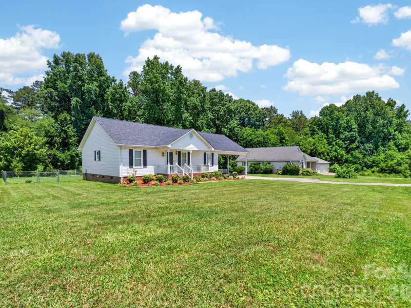 127 Old Airport Road, Concord, NC 28025.  MLS# CAR4395828, YatesRealty ID 32496. 