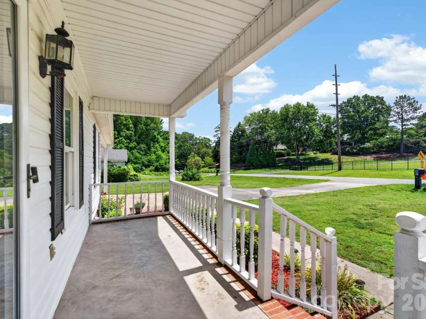 127 Old Airport Road, Concord, NC 28025.  MLS# CAR4395828, YatesRealty ID 32496. 