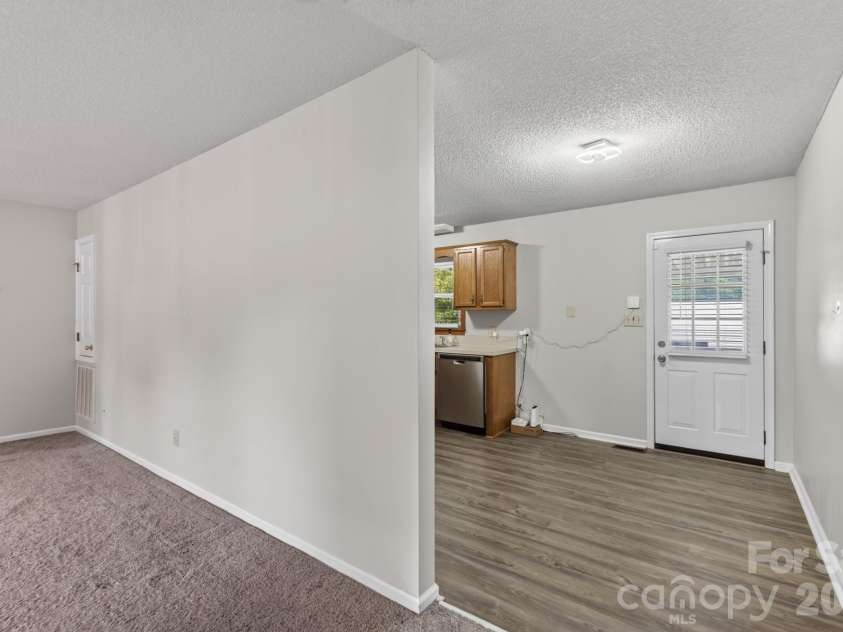 127 Old Airport Road, Concord, NC 28025.  MLS# CAR4395828, YatesRealty ID 32496. 