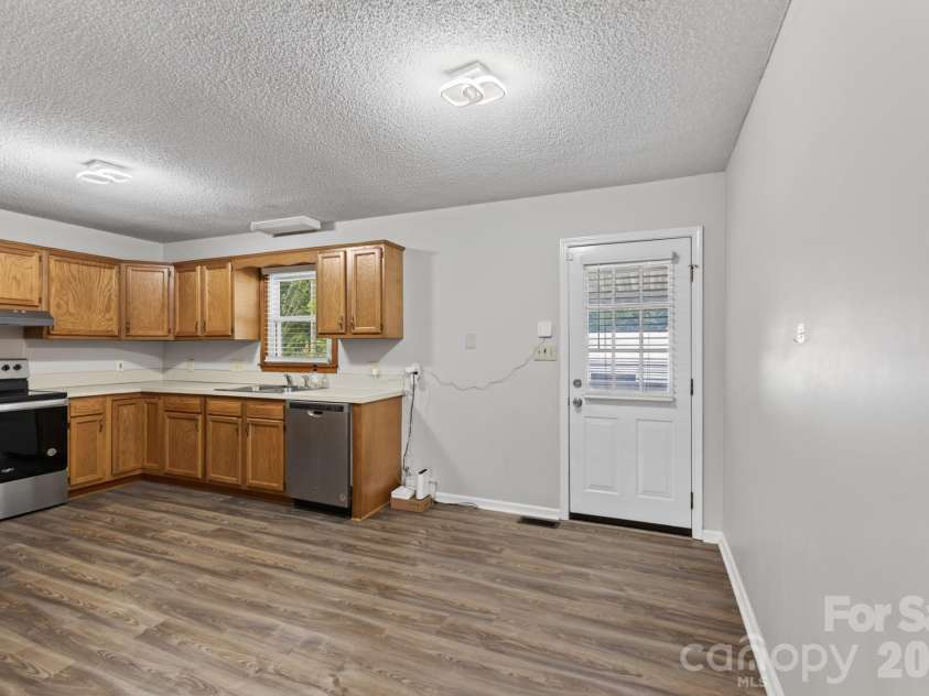 127 Old Airport Road, Concord, NC 28025.  MLS# CAR4395828, YatesRealty ID 32496. 