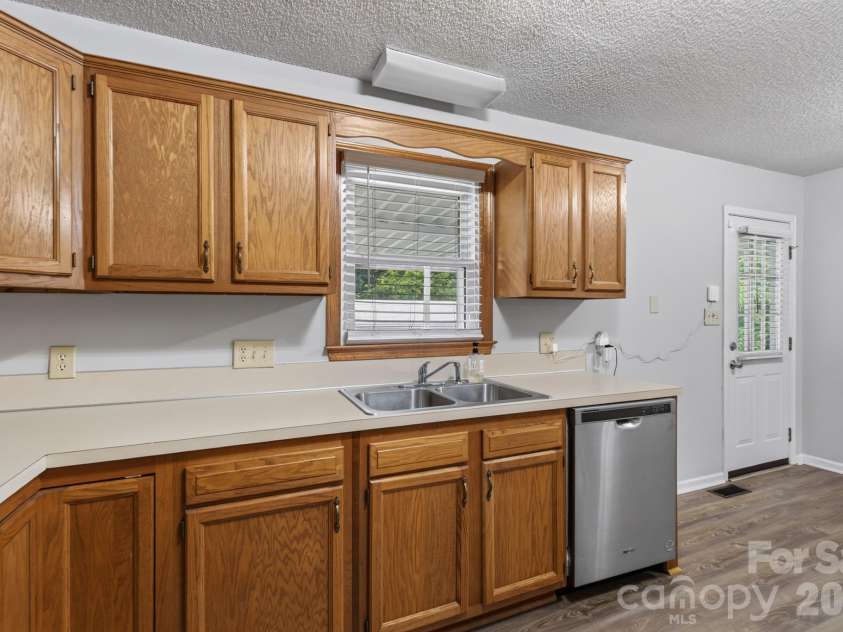127 Old Airport Road, Concord, NC 28025.  MLS# CAR4395828, YatesRealty ID 32496. 