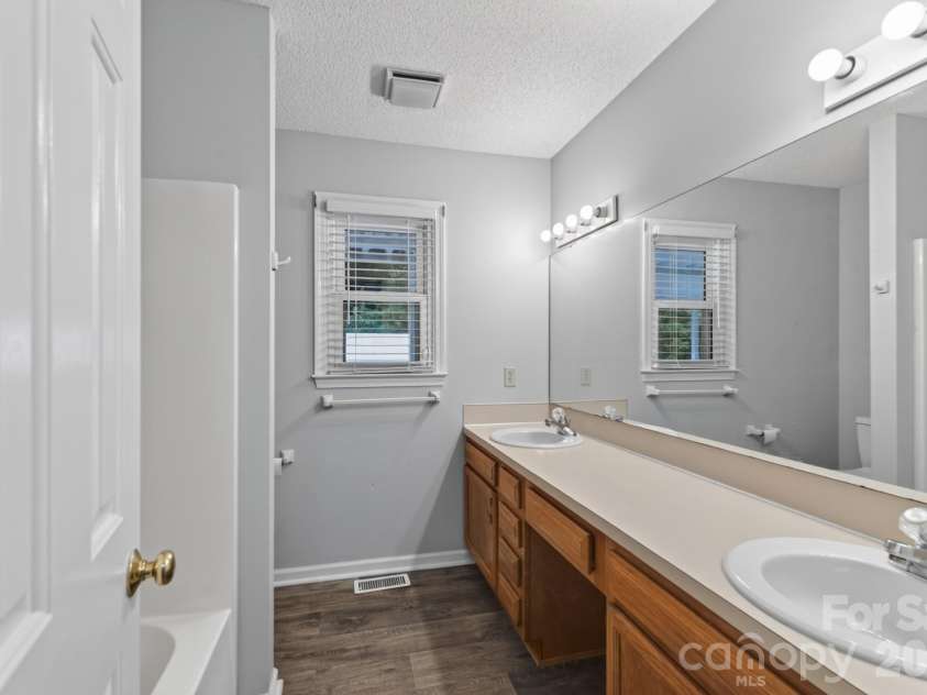 127 Old Airport Road, Concord, NC 28025.  MLS# CAR4395828, YatesRealty ID 32496. 