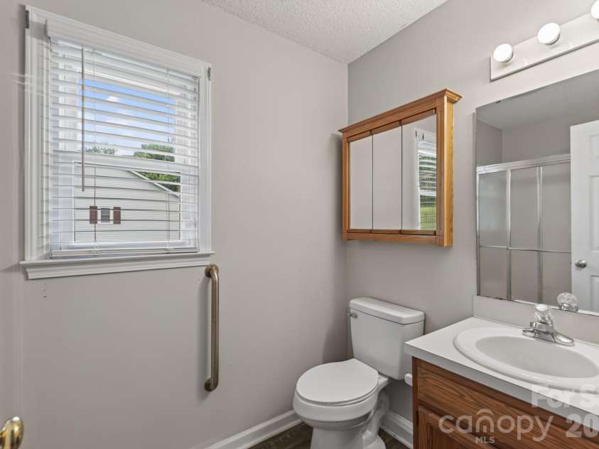 127 Old Airport Road, Concord, NC 28025.  MLS# CAR4395828, YatesRealty ID 32496. 