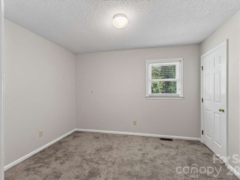 127 Old Airport Road, Concord, NC 28025.  MLS# CAR4395828, YatesRealty ID 32496. 