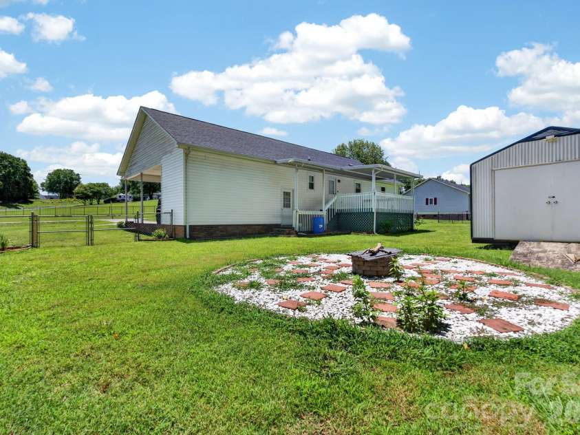 127 Old Airport Road, Concord, NC 28025.  MLS# CAR4395828, YatesRealty ID 32496. 