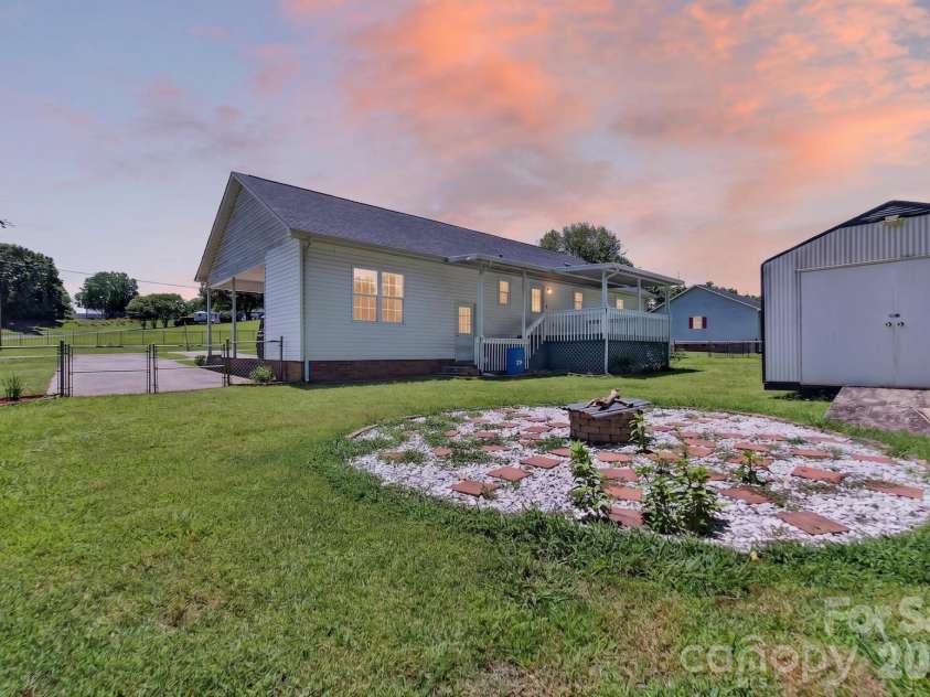 127 Old Airport Road, Concord, NC 28025.  MLS# CAR4395828, YatesRealty ID 32496. 