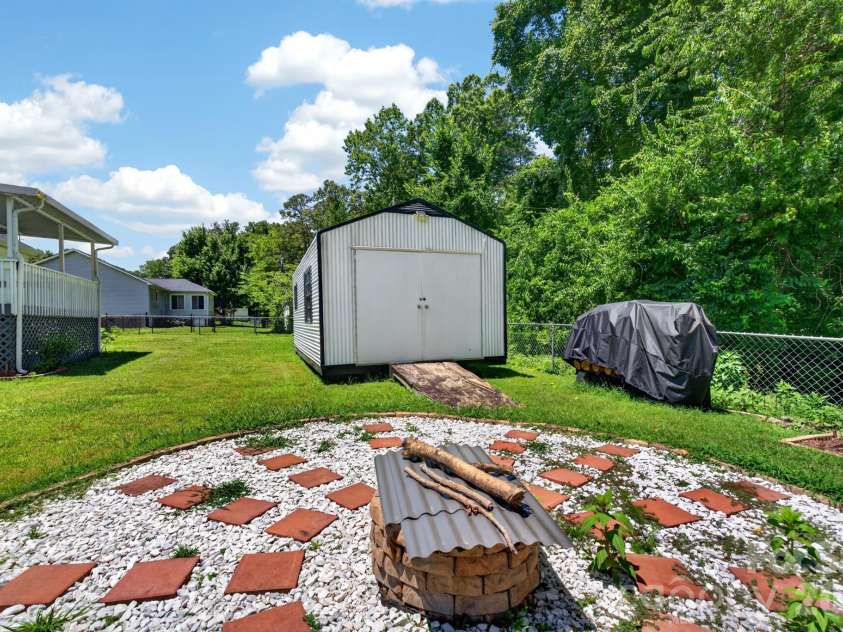 127 Old Airport Road, Concord, NC 28025.  MLS# CAR4395828, YatesRealty ID 32496. 