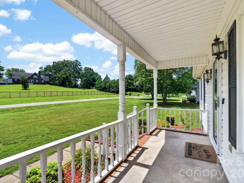 127 Old Airport Road, Concord, NC 28025.  MLS# CAR4395828, YatesRealty ID 32496. 