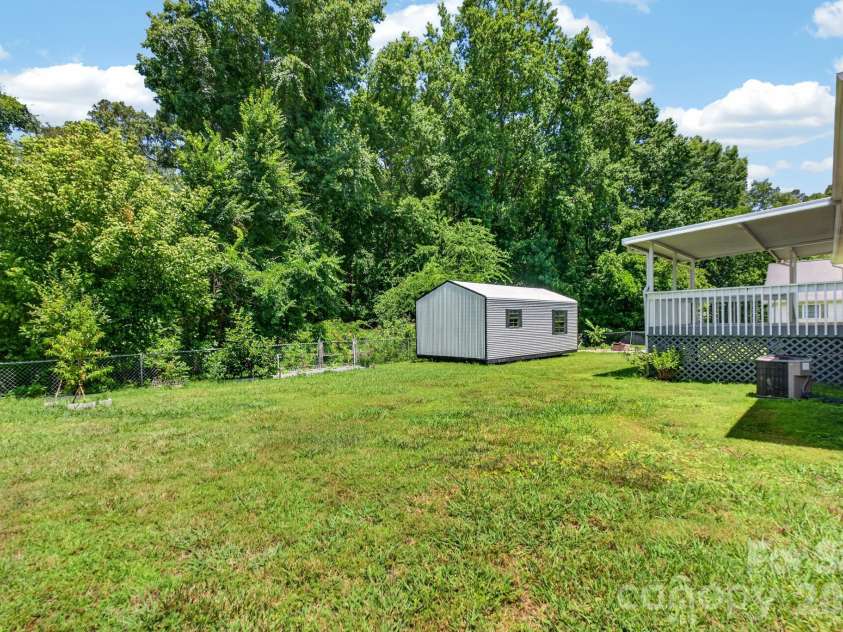 127 Old Airport Road, Concord, NC 28025.  MLS# CAR4395828, YatesRealty ID 32496. 