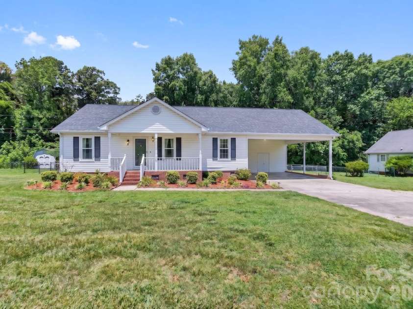 127 Old Airport Road, Concord, NC 28025.  MLS# CAR4395828, YatesRealty ID 32496. 