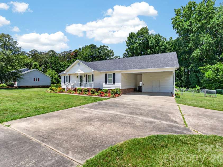 127 Old Airport Road, Concord, NC 28025.  MLS# CAR4395828, YatesRealty ID 32496. 