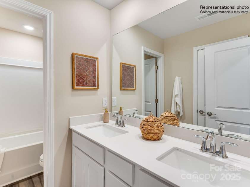 137 Arden Court, Troutman, NC 28166.  MLS# CAR4291226, YatesRealty ID 32496. Owners Bath