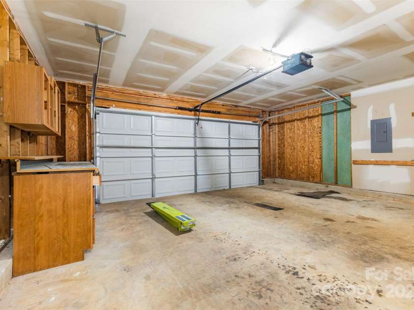 14514 Arbor Ridge Drive, Charlotte, NC 28273.  MLS# CAR4286842, YatesRealty ID 32498. 2 Car Garage