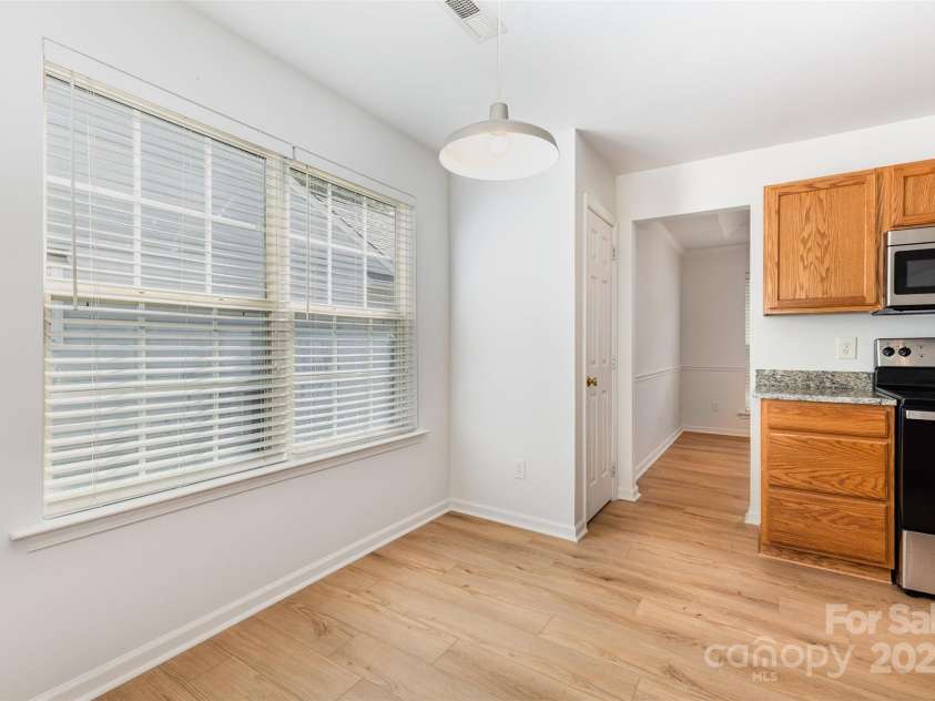 14514 Arbor Ridge Drive, Charlotte, NC 28273.  MLS# CAR4286842, YatesRealty ID 32498. Breakfast Area