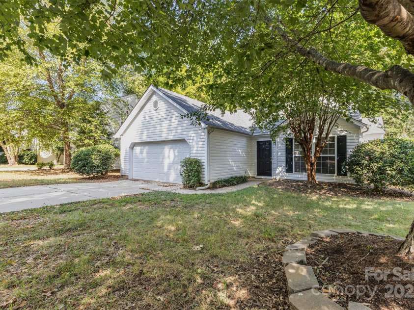 14514 Arbor Ridge Drive, Charlotte, NC 28273.  MLS# CAR4286842, YatesRealty ID 32498. Exterior Front