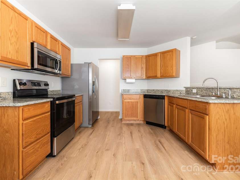 14514 Arbor Ridge Drive, Charlotte, NC 28273.  MLS# CAR4286842, YatesRealty ID 32498. Kitchen